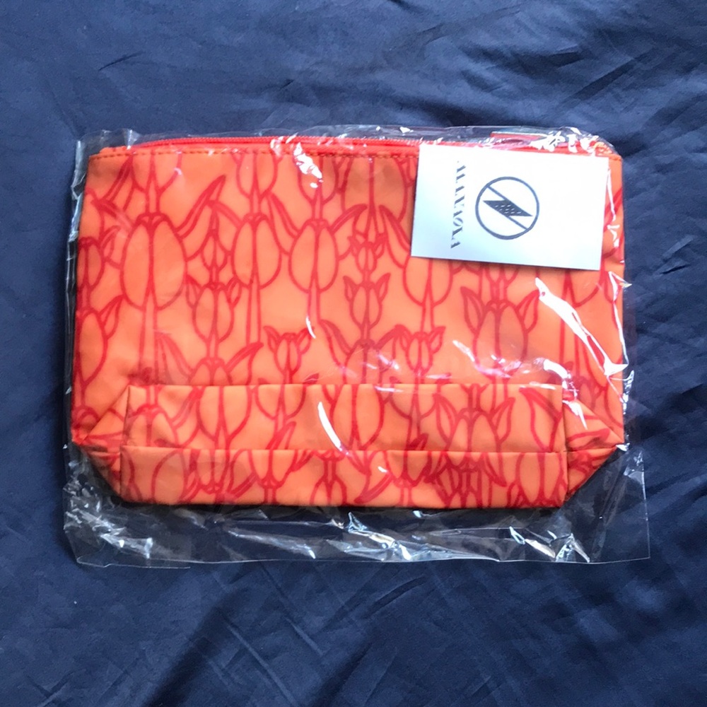 Manaola pouch